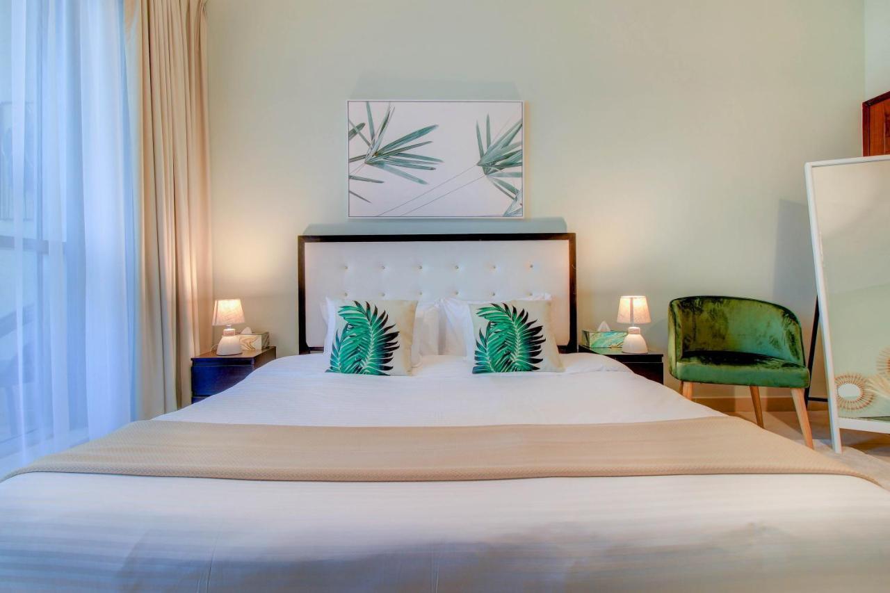 Durrani Homes - Luxurious Studio Near Dubai Mall With Pool View Bagian luar foto
