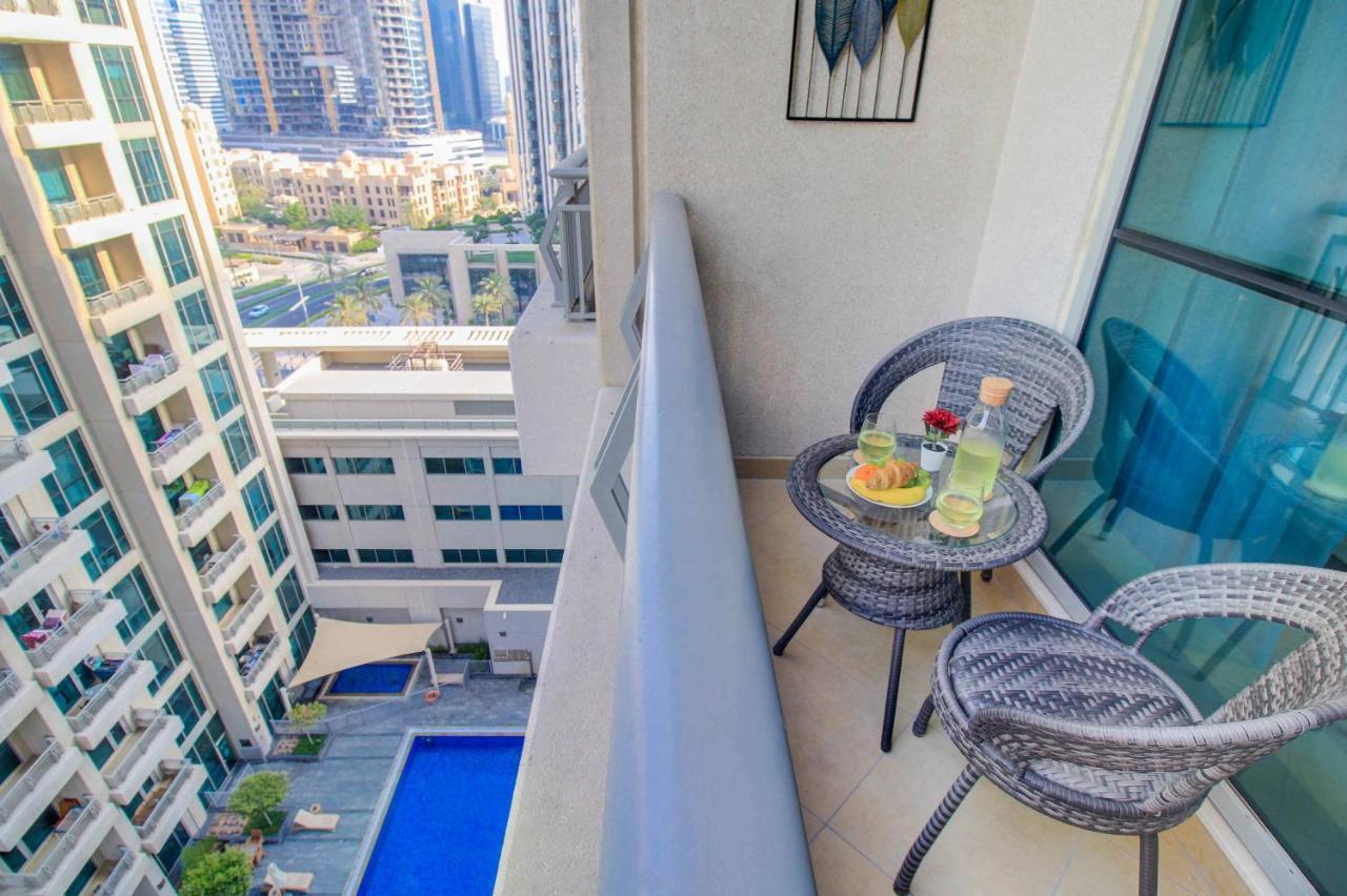 Durrani Homes - Luxurious Studio Near Dubai Mall With Pool View Bagian luar foto
