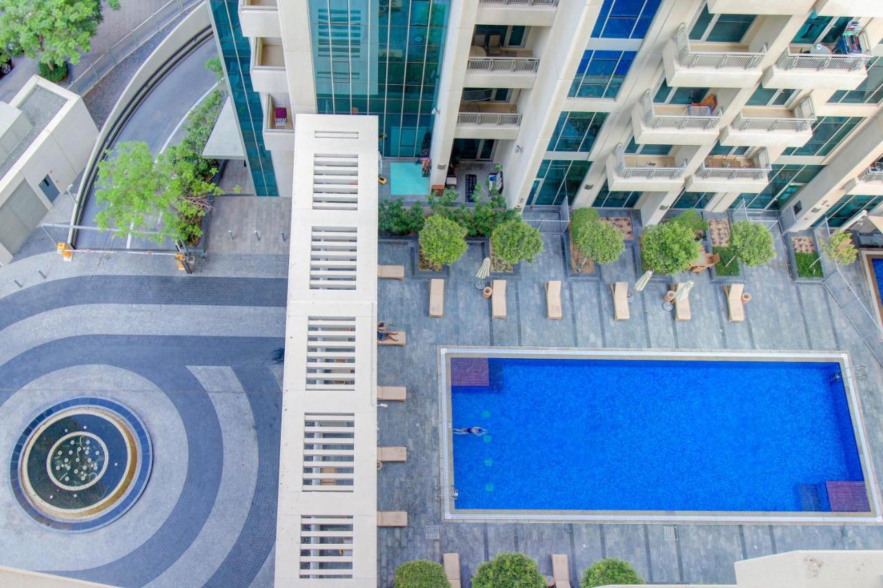 Durrani Homes - Luxurious Studio Near Dubai Mall With Pool View Bagian luar foto